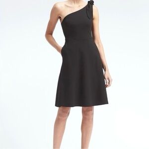 Banana Republic - One Shoulder Ponte Fit-and-Flare Dress Size4P BlackRayon - NWT